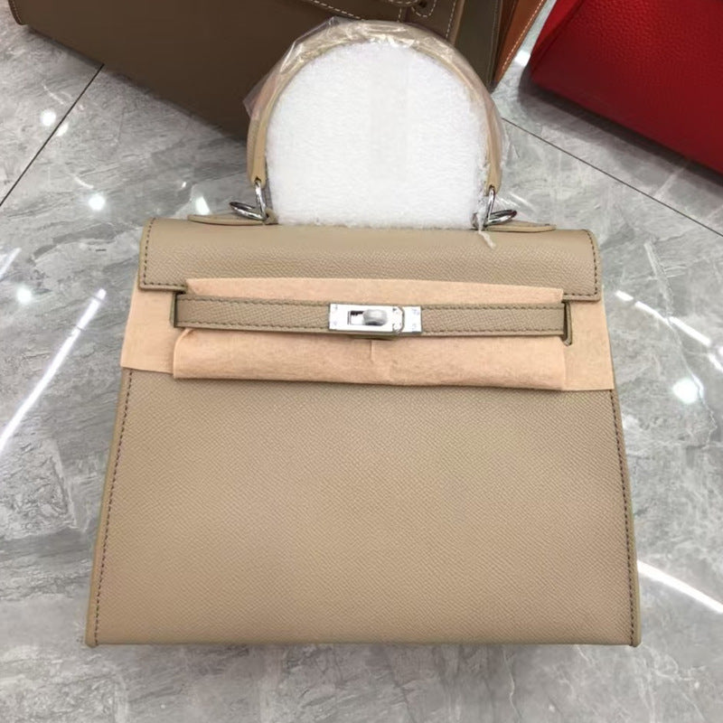 Single-shoulder crossbody bag made of cowhide