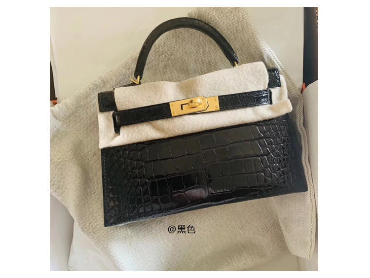 Single-shoulder crossbody bag made of cowhide